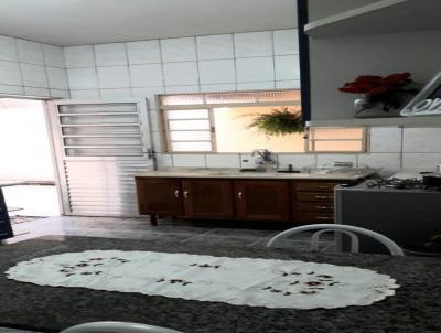 Casa para Venda, em Mogi das Cruzes, bairro Vila Rei, 3 dormitórios, 2 banheiros, 2 vagas